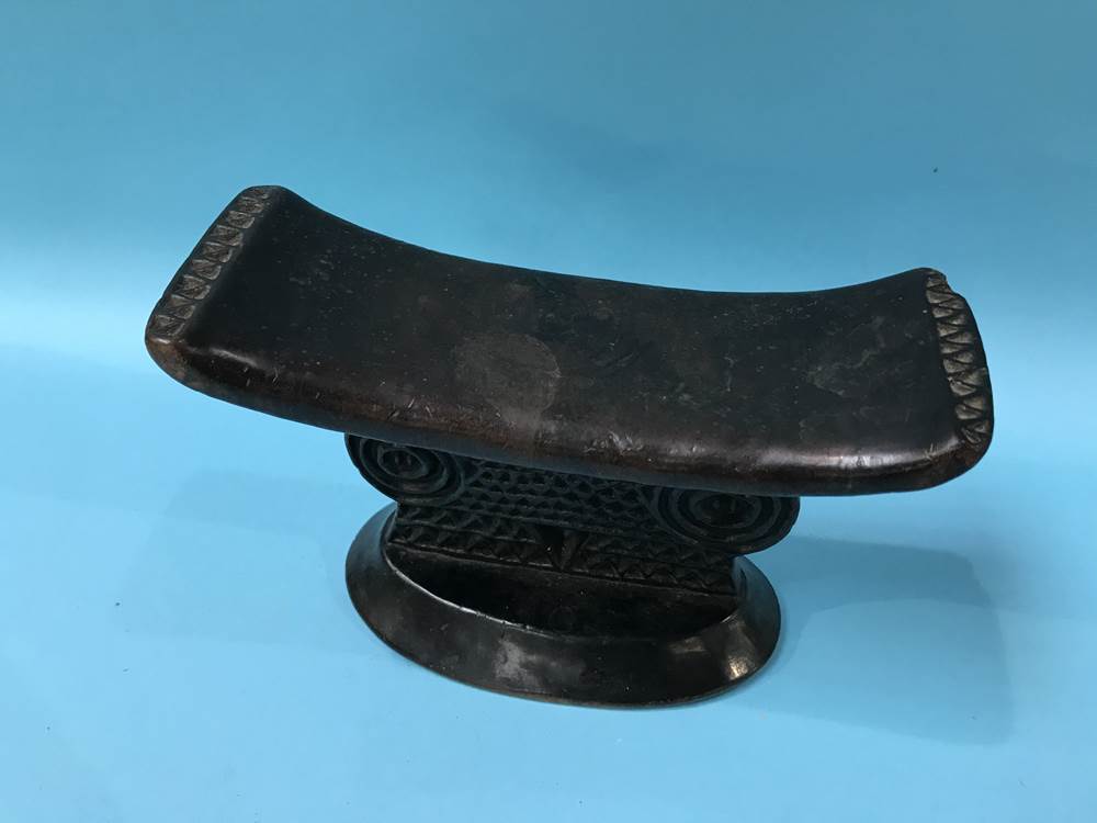 A late 19th century tribal carved wood head rest, W 20cm H 12cm - Image 3 of 8