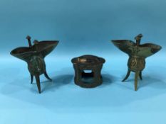 A pair of Chinese bronze vessels and a lacquered lid