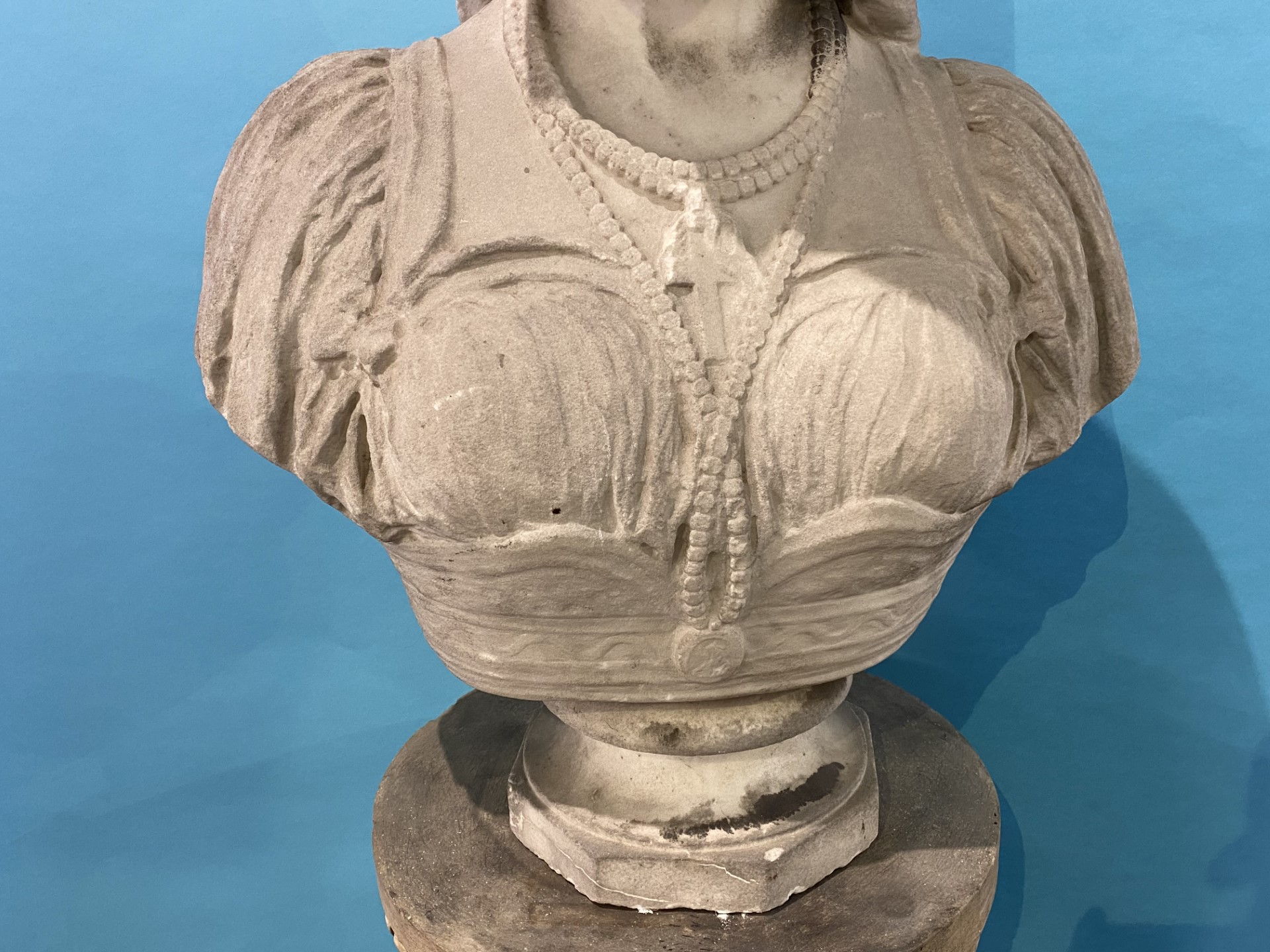 A 19th century quarter length marble bust of a lady, wearing a headdress and cross, resting upon a - Image 4 of 14