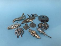 Various brooches and pendants, stamped 925
