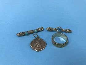 A 9ct gold ring and a St. Christopher, 8g and two brooches