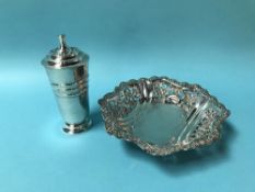 A pierced silver dish and a silver sugar sifter, 11 oz