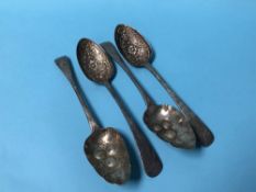 Two pairs of Georgian silver berry spoons, 8oz