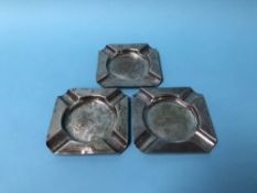 Two silver ashtrays, 7.5oz