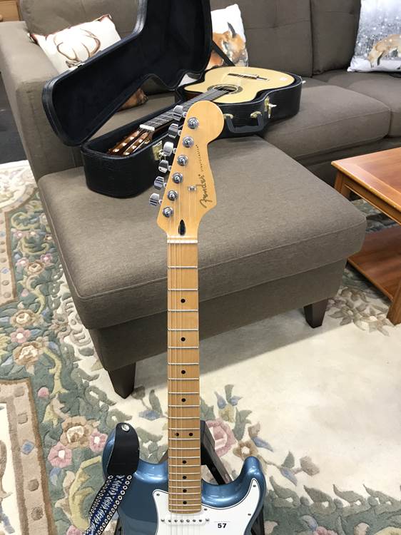 A Fender Stratocaster electric guitar - Image 3 of 5