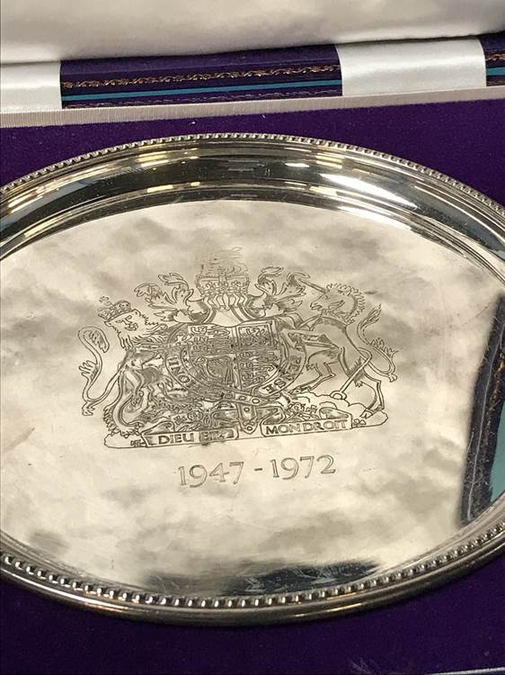 A Royal Silver Wedding Anniversary commemorative silver salver, Historical Heirlooms, Birmingham, - Image 2 of 3