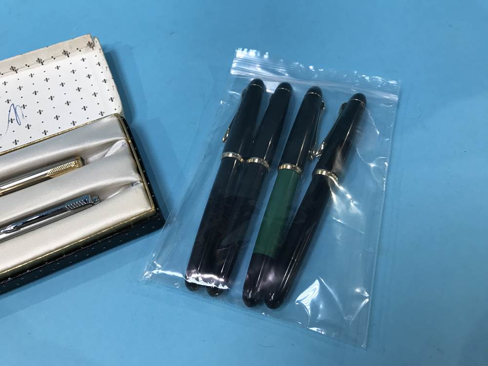 Four Pelikan 120 fountain pens and two Parker ball point pens - Image 2 of 3