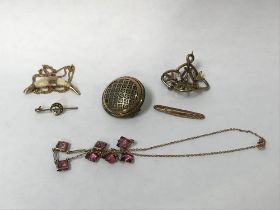 Collection of assorted jewellery