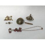 Collection of assorted jewellery