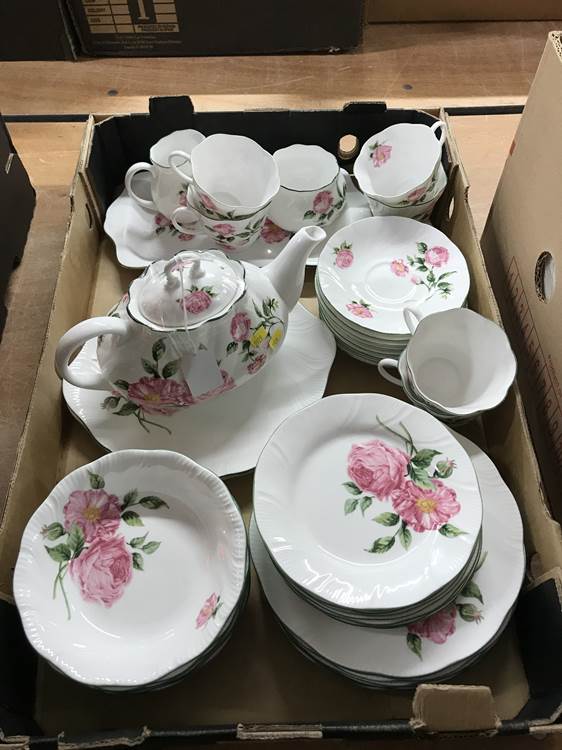 National Trust 'Mottisfont Roses' tea and dinner service