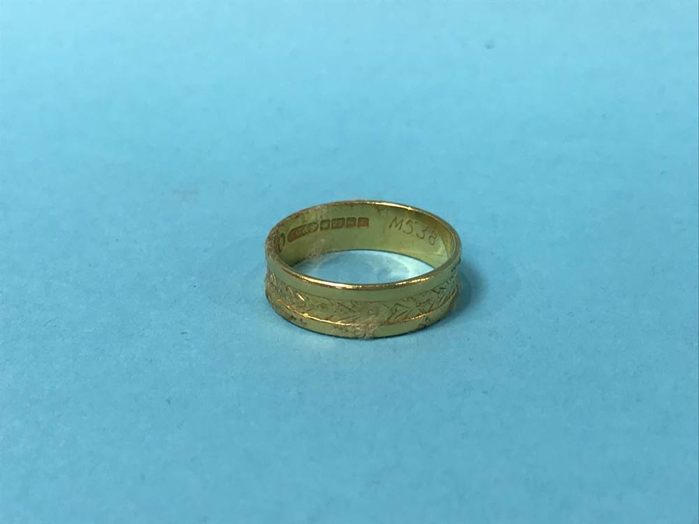 A 22ct gold ring, 4.7g