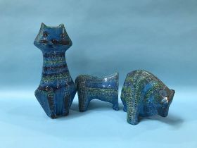 A Bitossi model of a standing cat and a Bitossi bull 'bookends' (2)