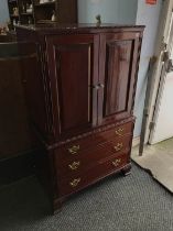 Double door chest