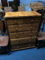 Pine chest of drawers