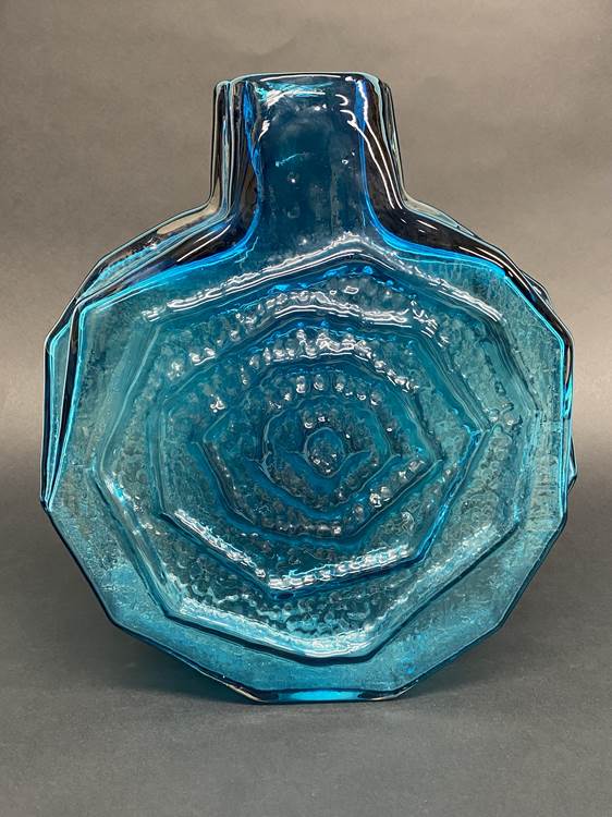 A Whitefriars Kingfisher blue 'Banjo' vase, pattern number 9681, designed by Geoffrey Baxter, H - Image 9 of 9
