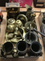 Tray of assorted brassware