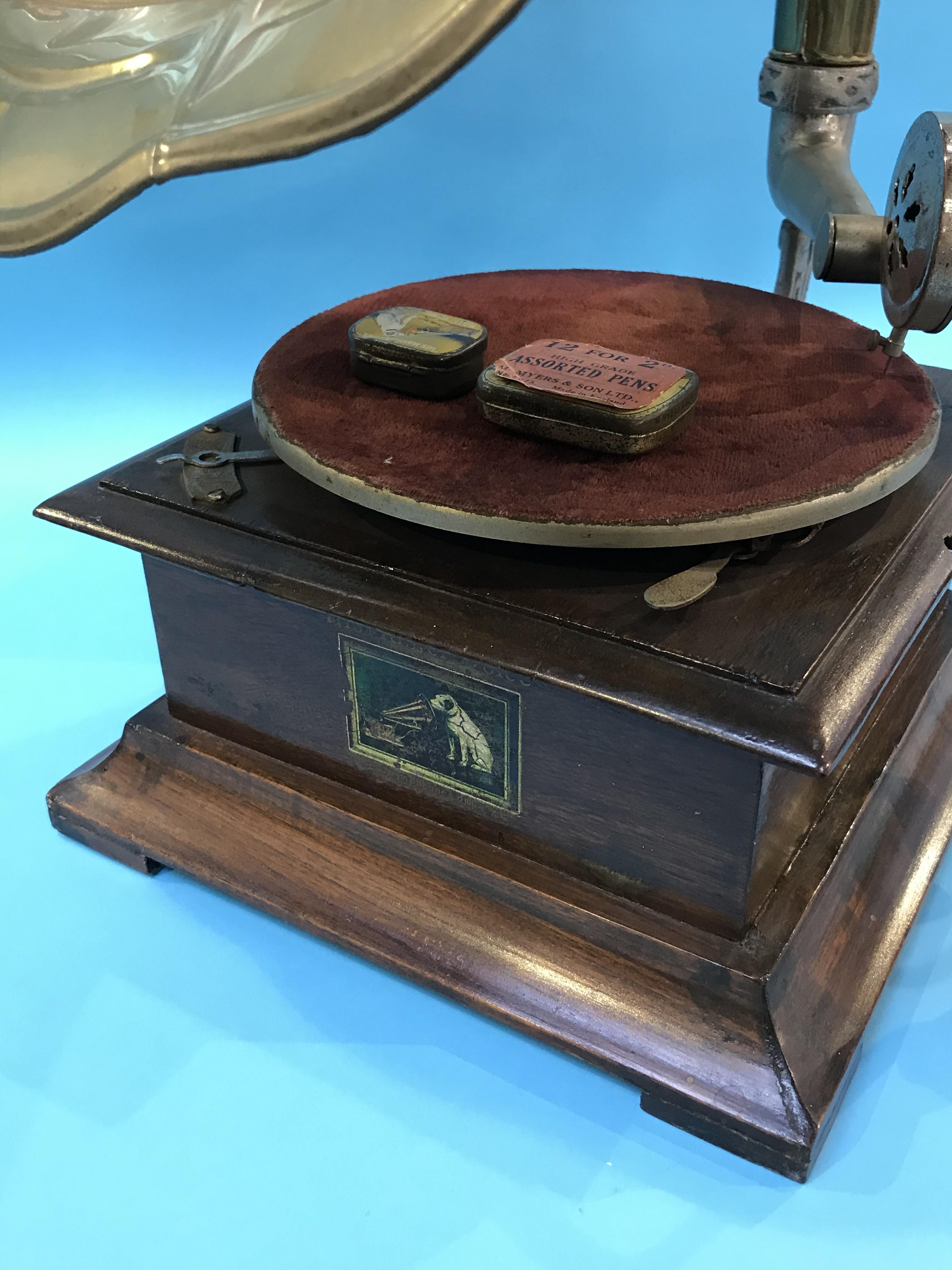 A Wind up gramophone - Image 2 of 4