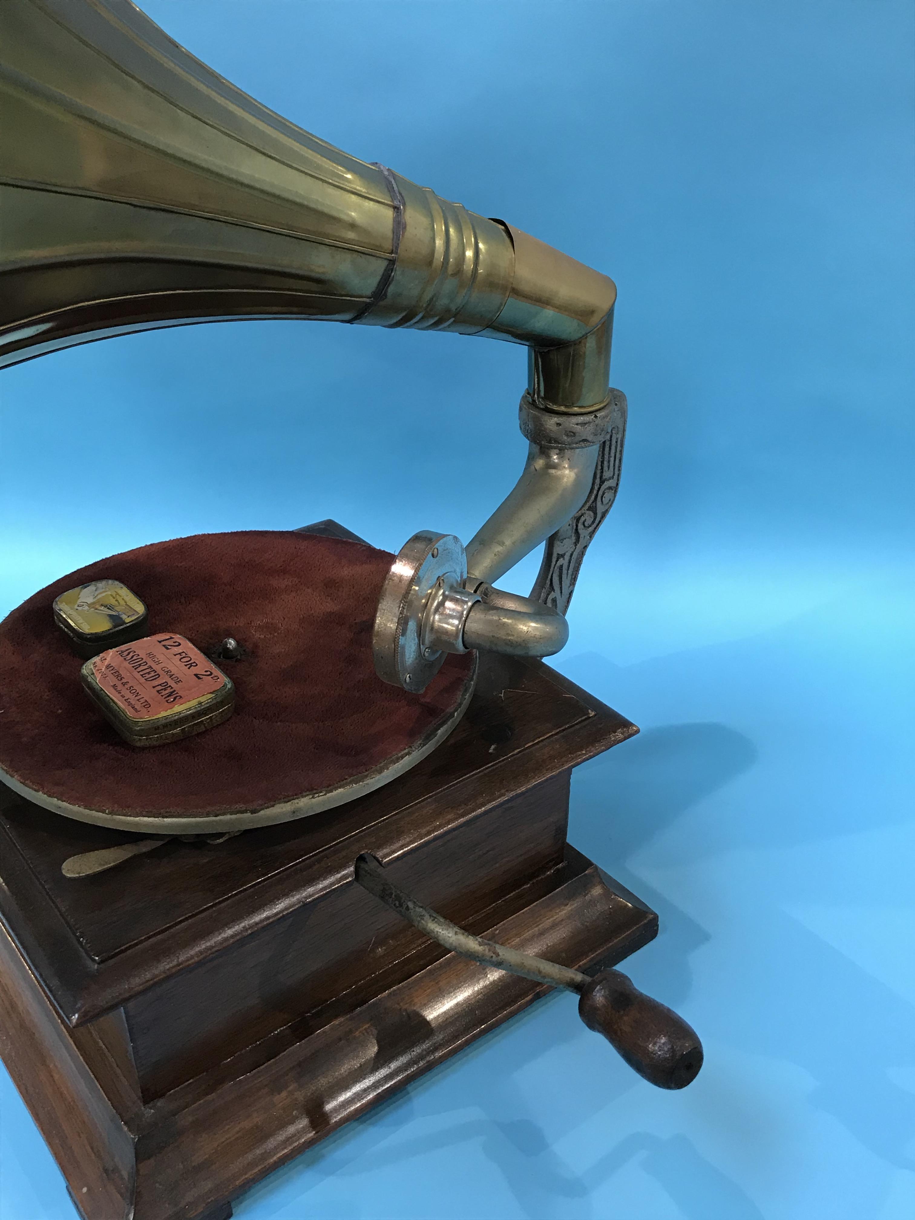 A Wind up gramophone - Image 3 of 4