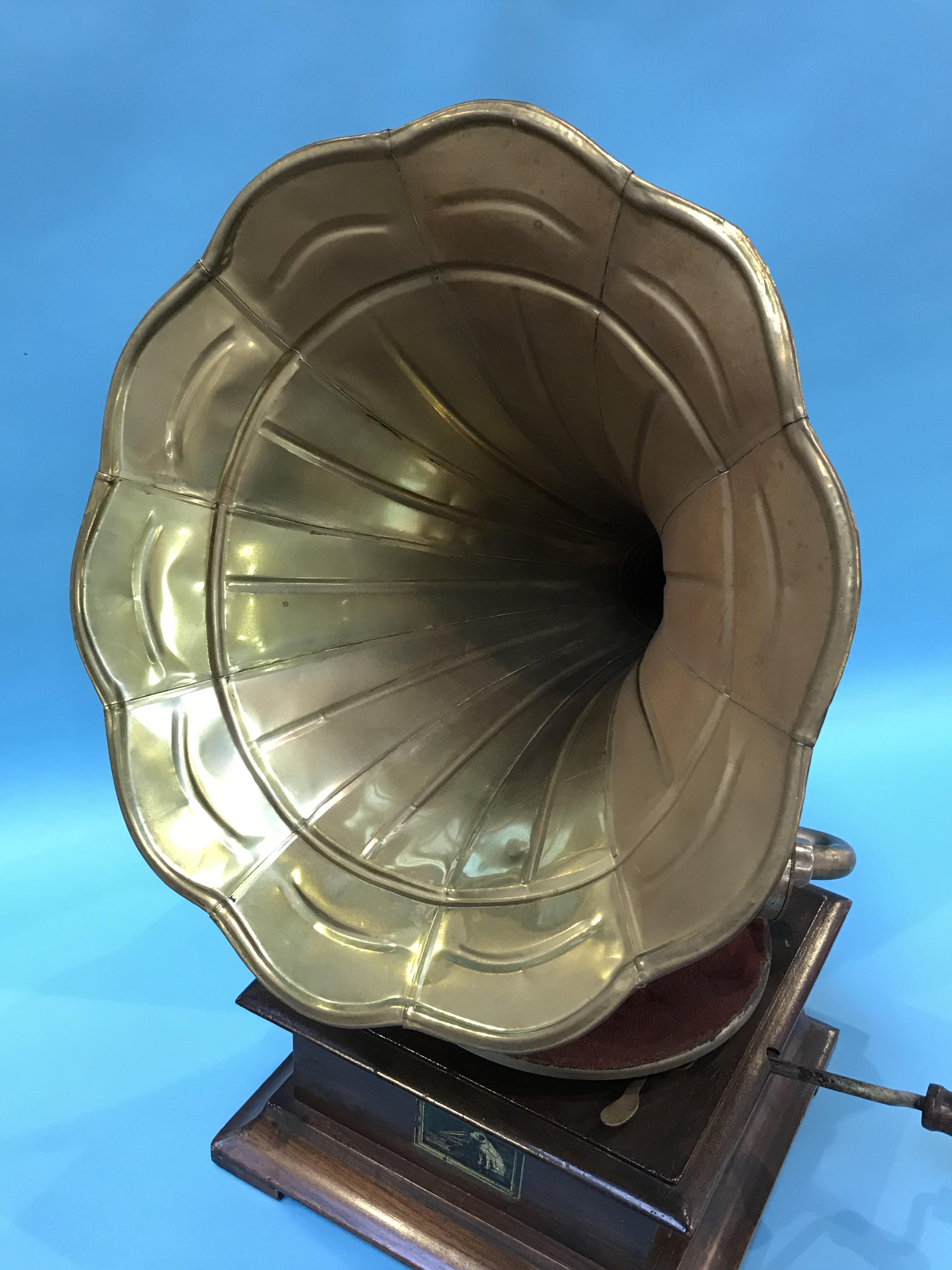 A Wind up gramophone - Image 4 of 4