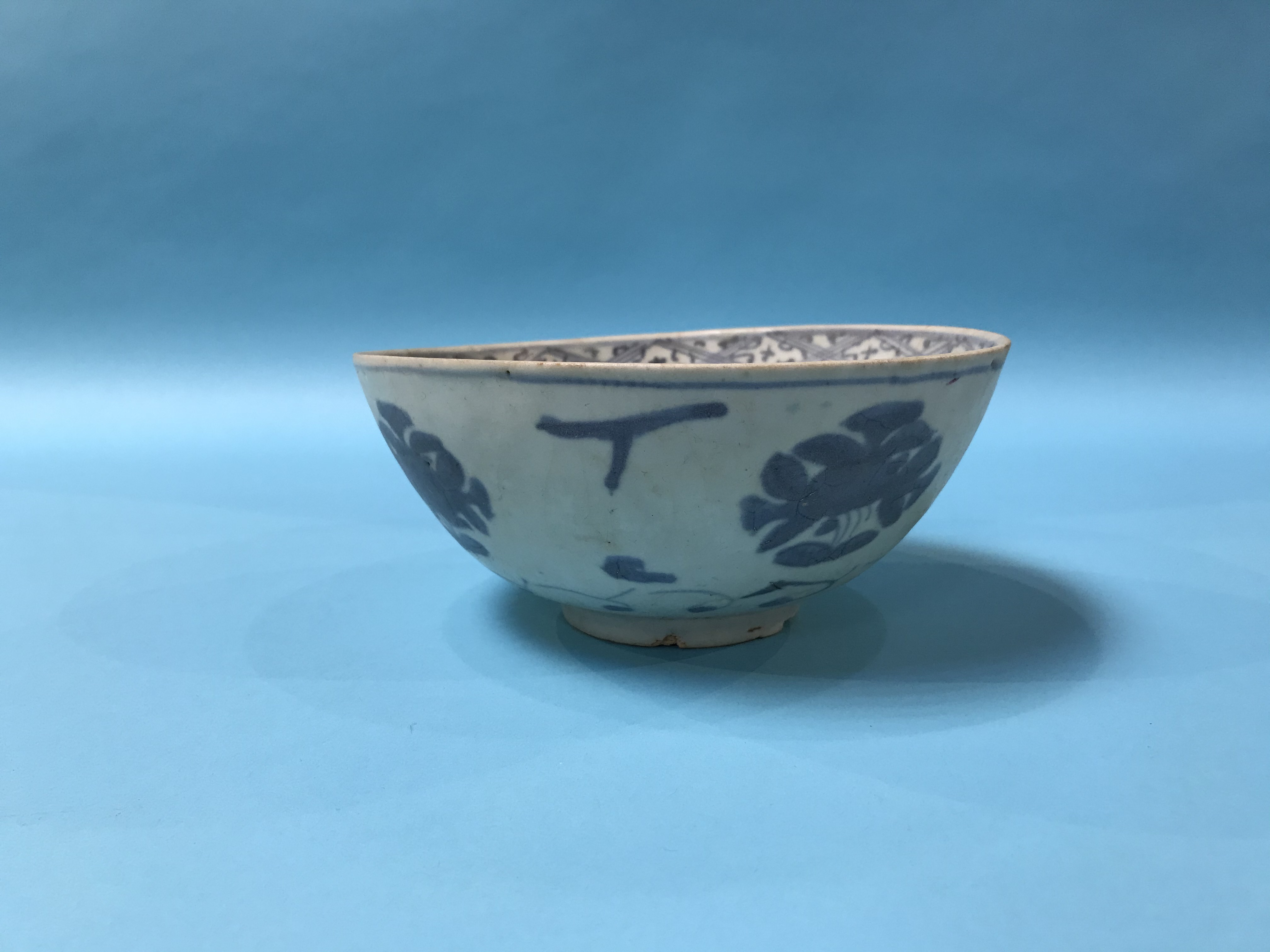 A Chinese blue and white bowl - Image 2 of 3