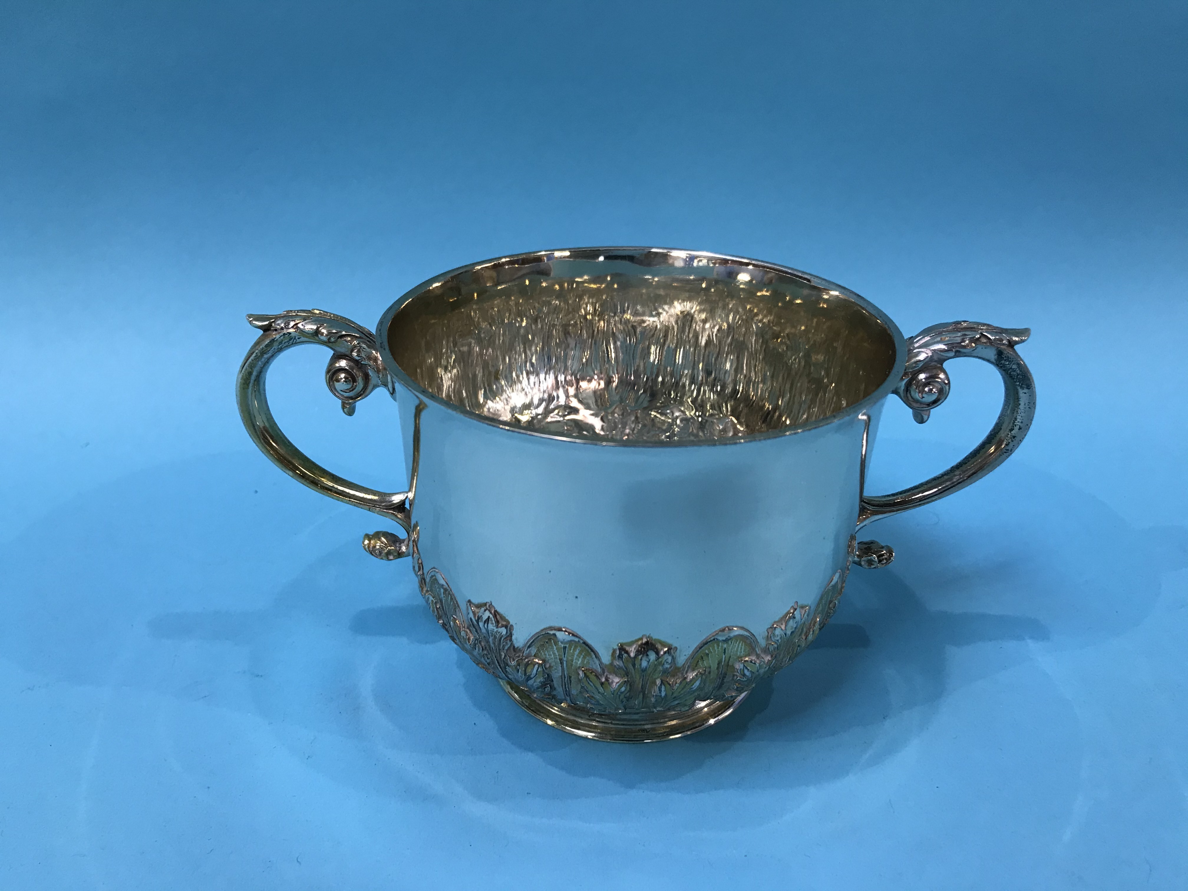 A Britannia silver lidded cup/porringer, Robert Frederick Fox, London, 13oz - Image 3 of 4