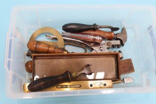 Quantity of cobblers and saddlers tools