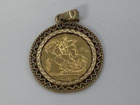 A half sovereign and 9ct gold mount, dated 1982, 5.7g