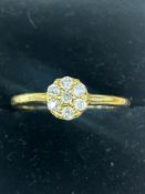 18ct Gold ring set with 7 diamonds Weight 2.3g Siz