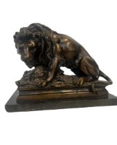 Heavy bronze lion with prey sat on a marble base,