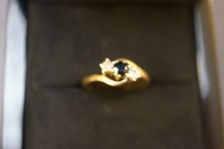 9ct gold ring with sapphire and two diamonds, size
