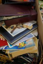 Very large box of trading cards and cigarette card