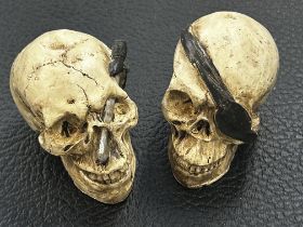 2 pirate skulls