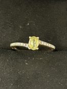 9ct gold ring set with peridot & diamond Size Q 1.