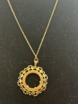 9ct Gold chain & sovereign holder 7.5g