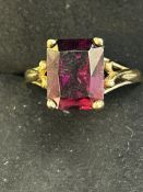 9ct Gold ring set with possibly amethyst Weight 3.