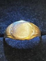 18ct Gold signet ring Weight 8g Size R