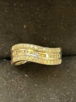 9ct Gold ring set with diamonds Size M 2.6g