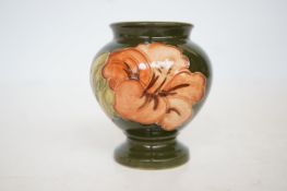 Moorcroft hibiscus pattern vase Height 9 cm