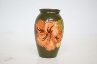 Moorcroft hibiscus pattern vase Height 11 cm