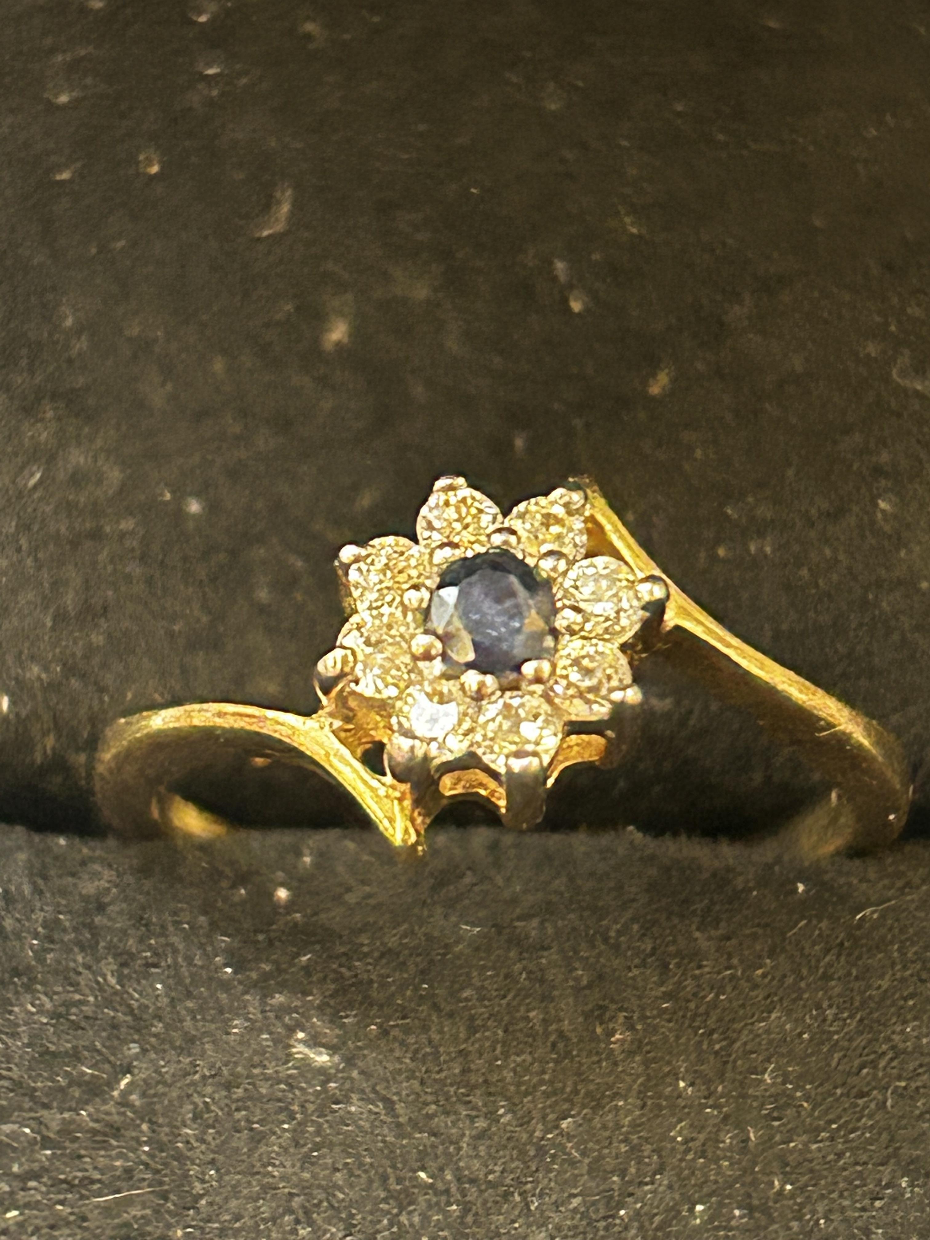 9ct Gold ring set with sapphire & cz stones Size M