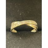 9ct Gold crossover ring set with diamonds Size K 2