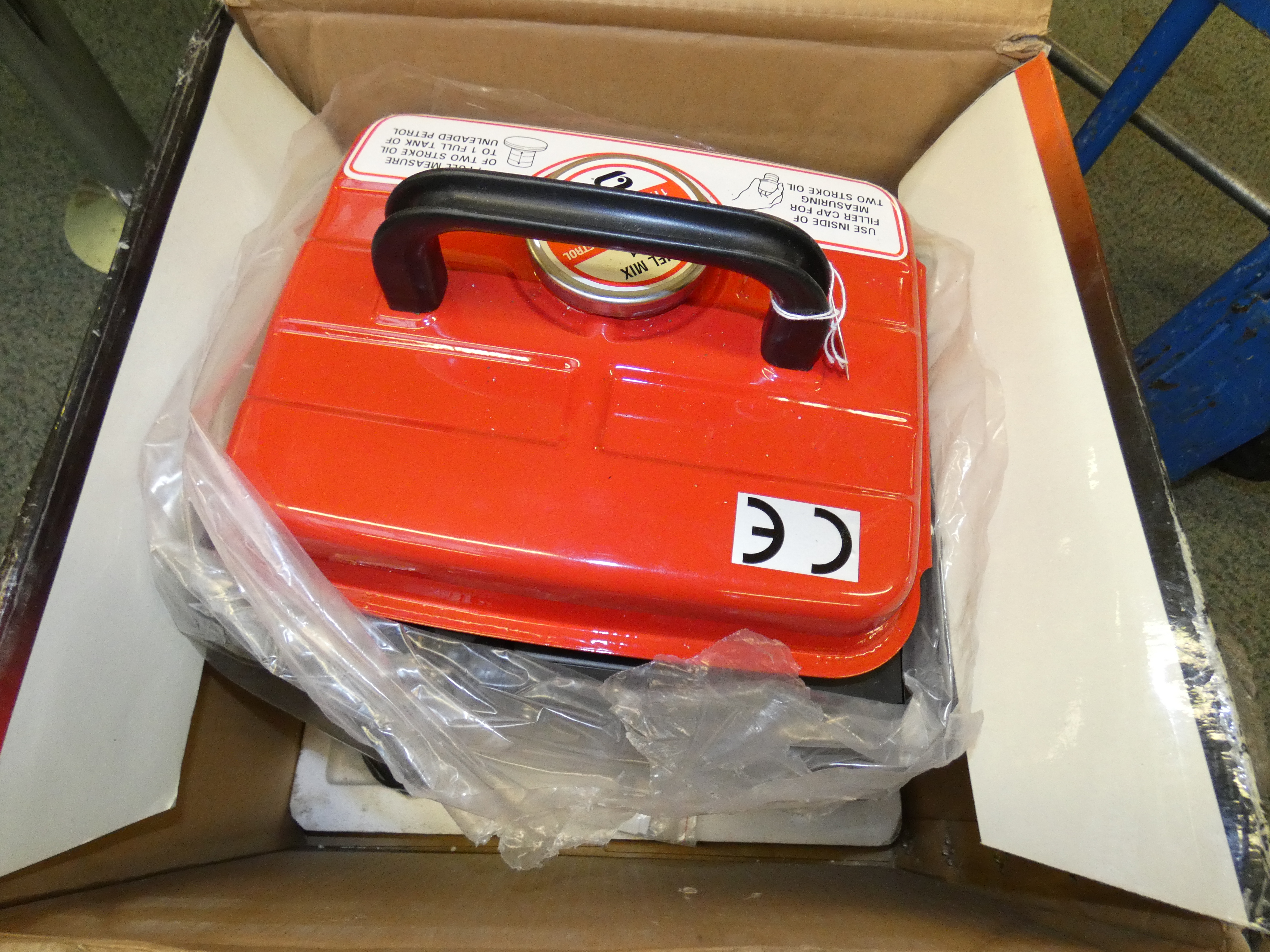 Medusa 950 compact generator - As new still in box