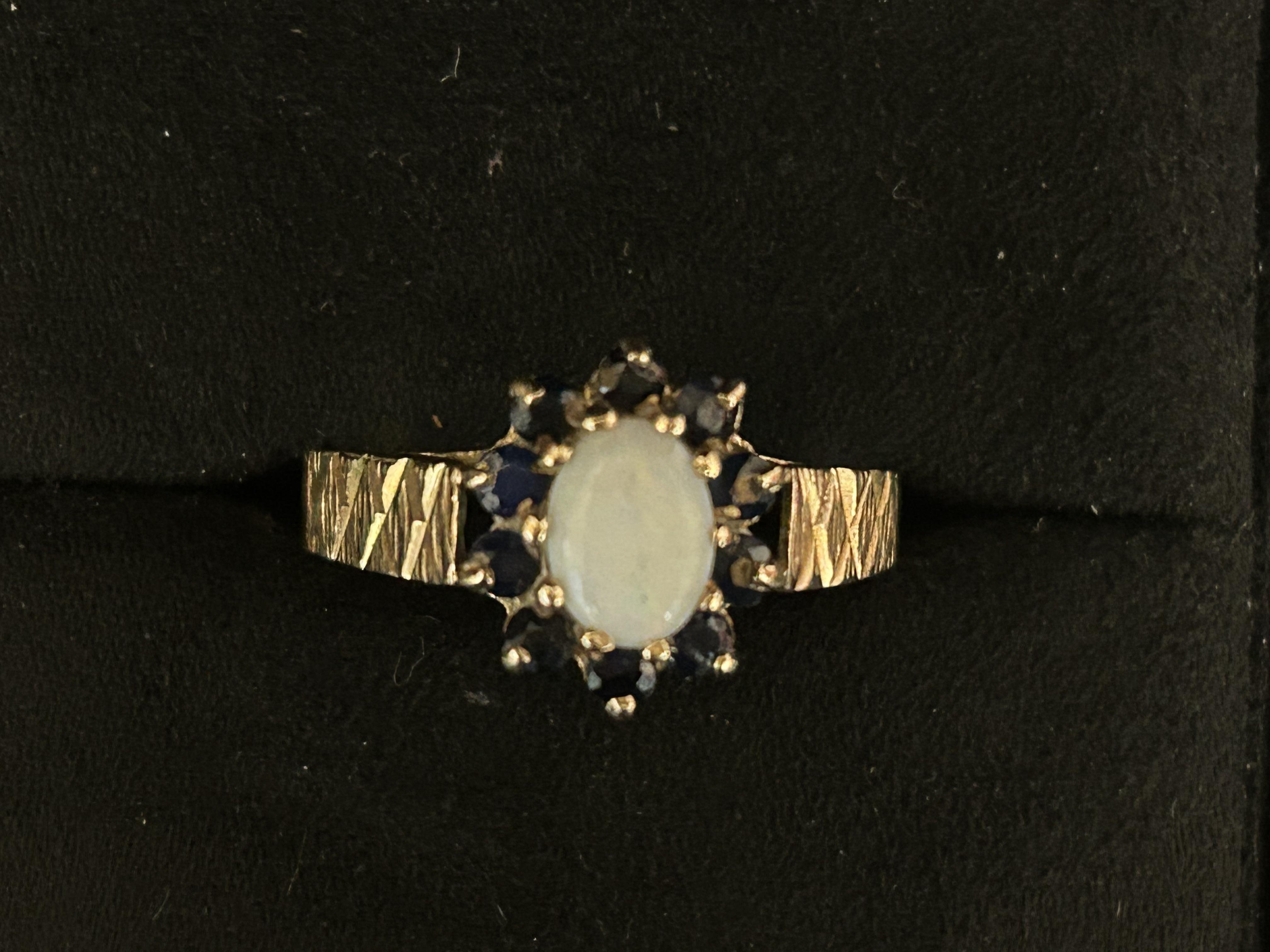 9ct Gold ring set with opal & sapphires Size U 3.2