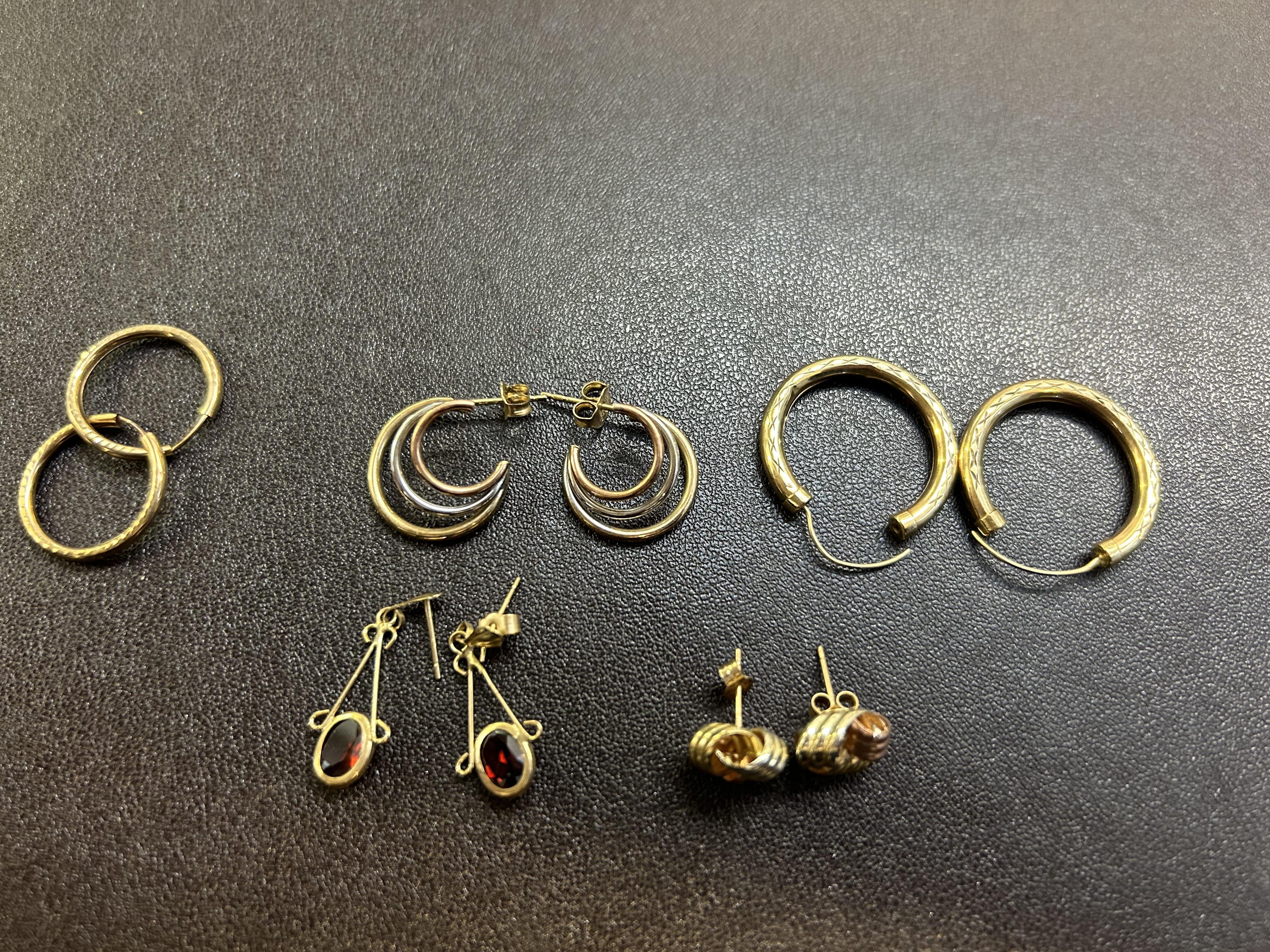 5x Pair of 9ct gold earrings