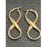 Pair of 9ct gold earrings Weight 2.5g