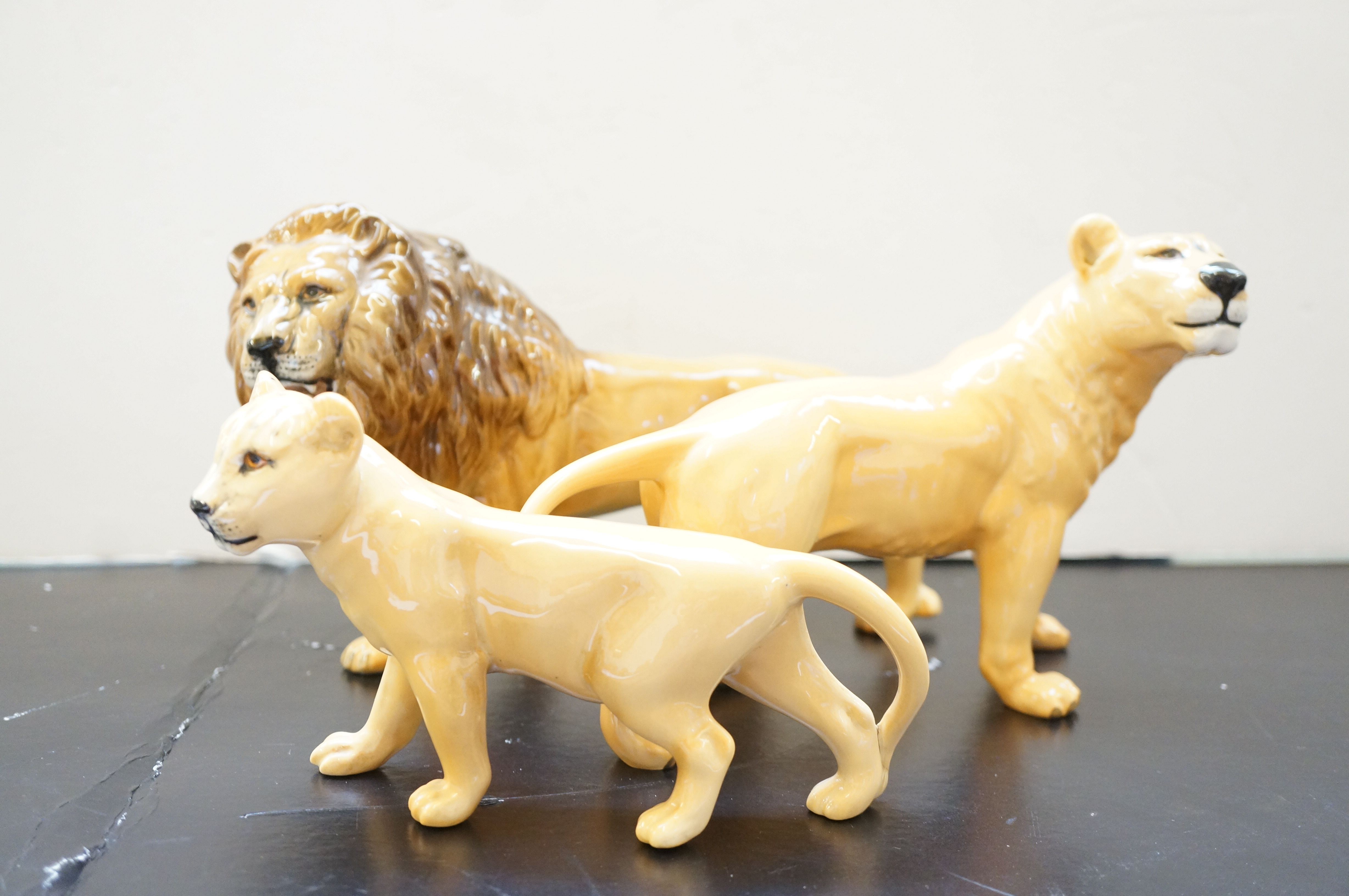 Beswick lion family lion, lioness & cub