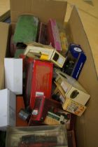 Box of collectable cars & vehicles