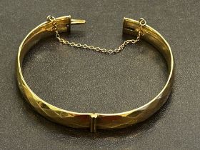 9ct Gold bangle with safety chain - Metal core Wei