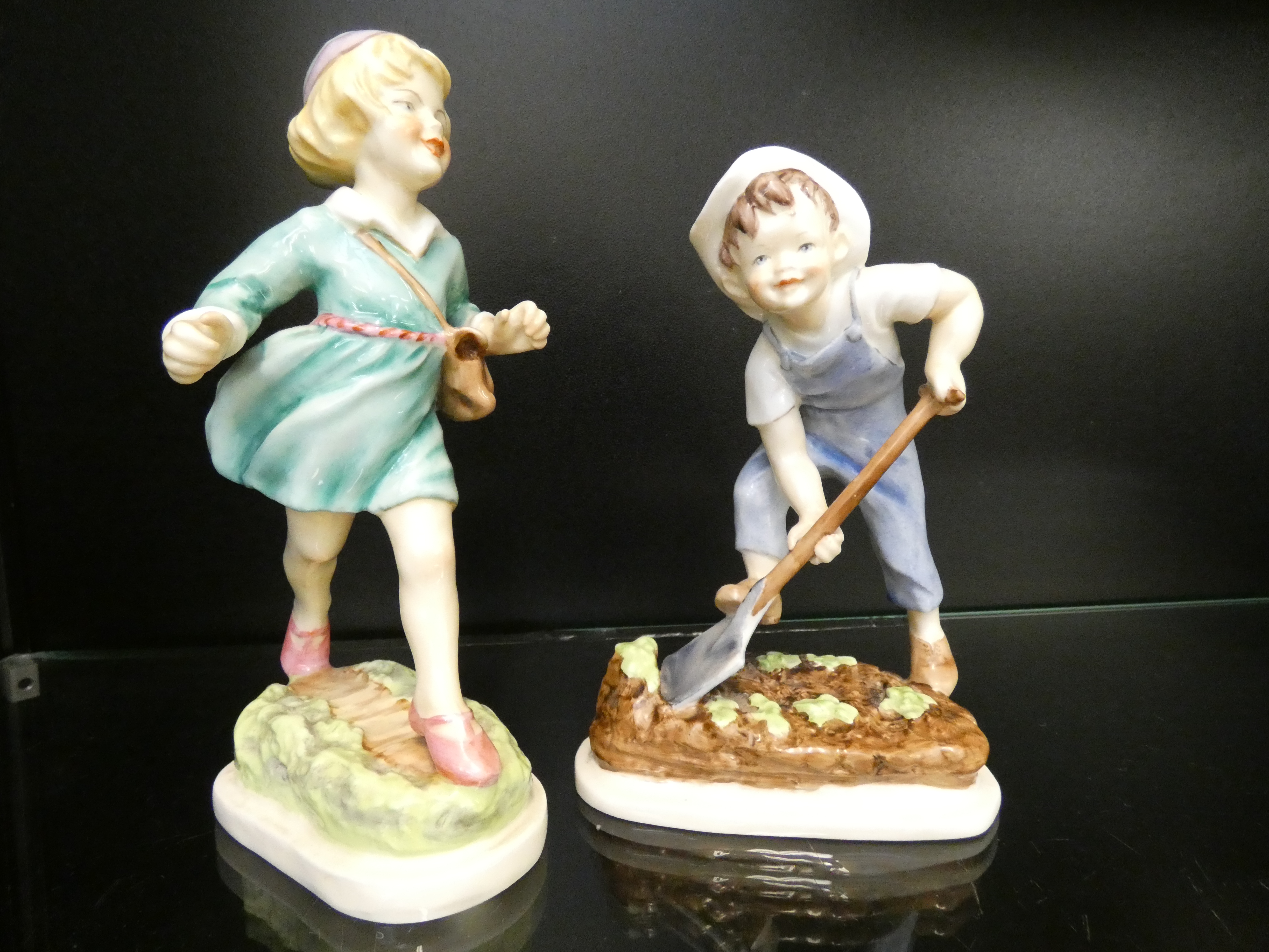 Royal Worcester Saturdays child together with Thur