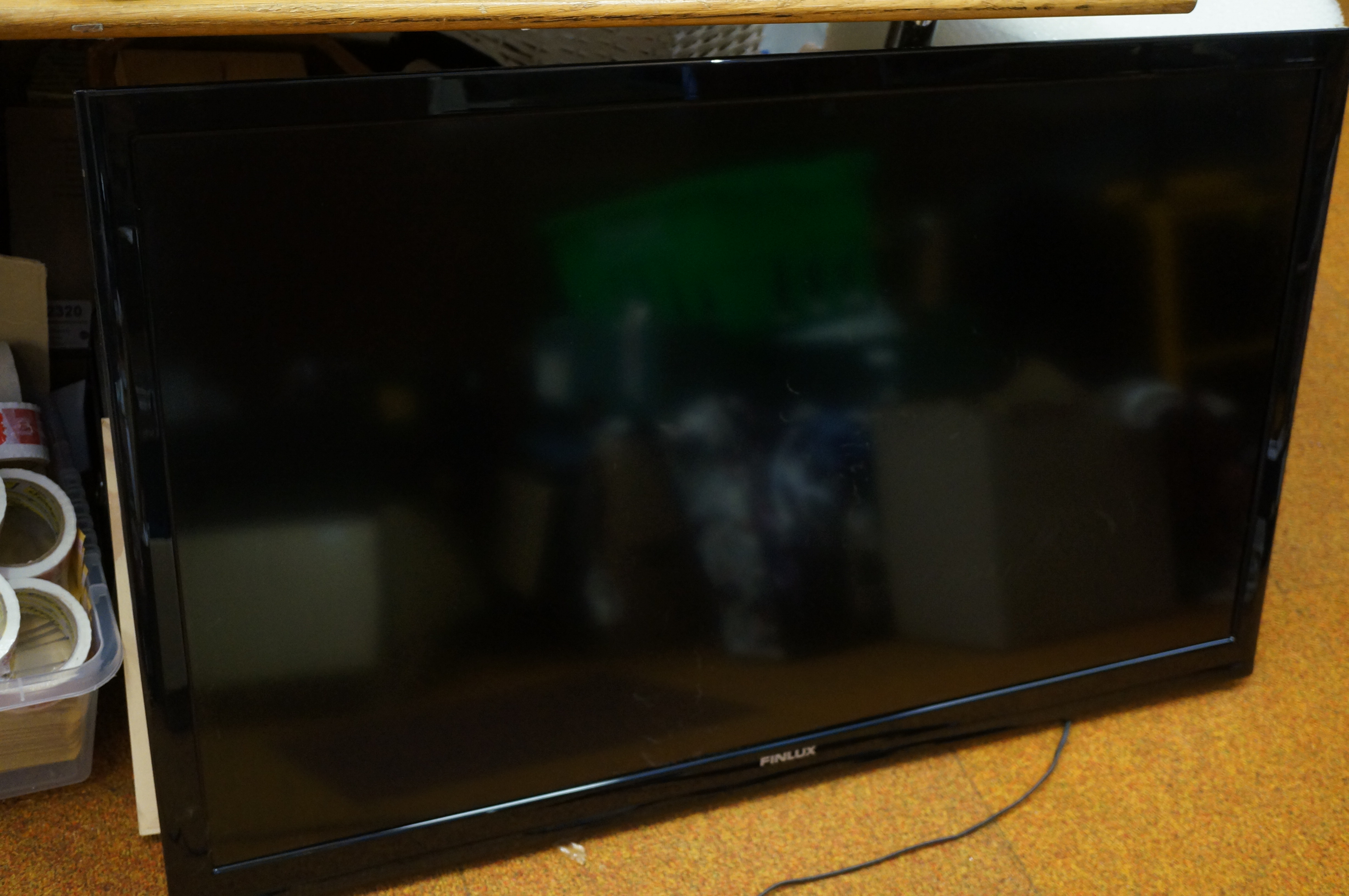 Finlux 48'' flat screen TV with remote control